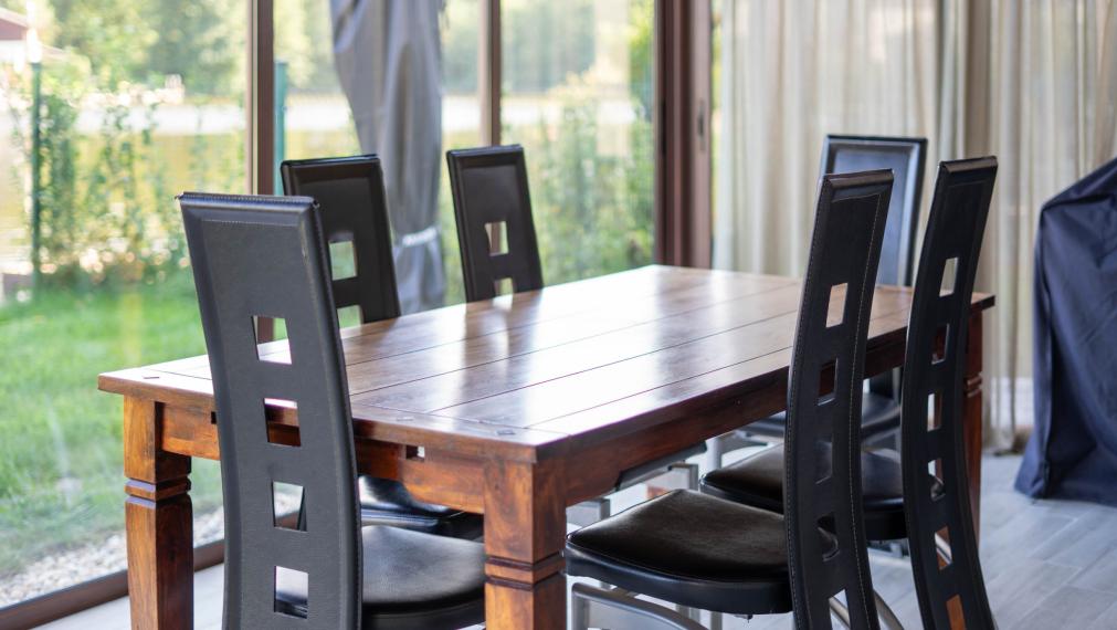 Zrekonštruovaná vilka pri jazere s dokonalým výhľadom a vlastným mólom