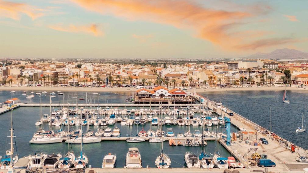 Moderní středomořské byty s bazénem a terasou – Los Alcázares