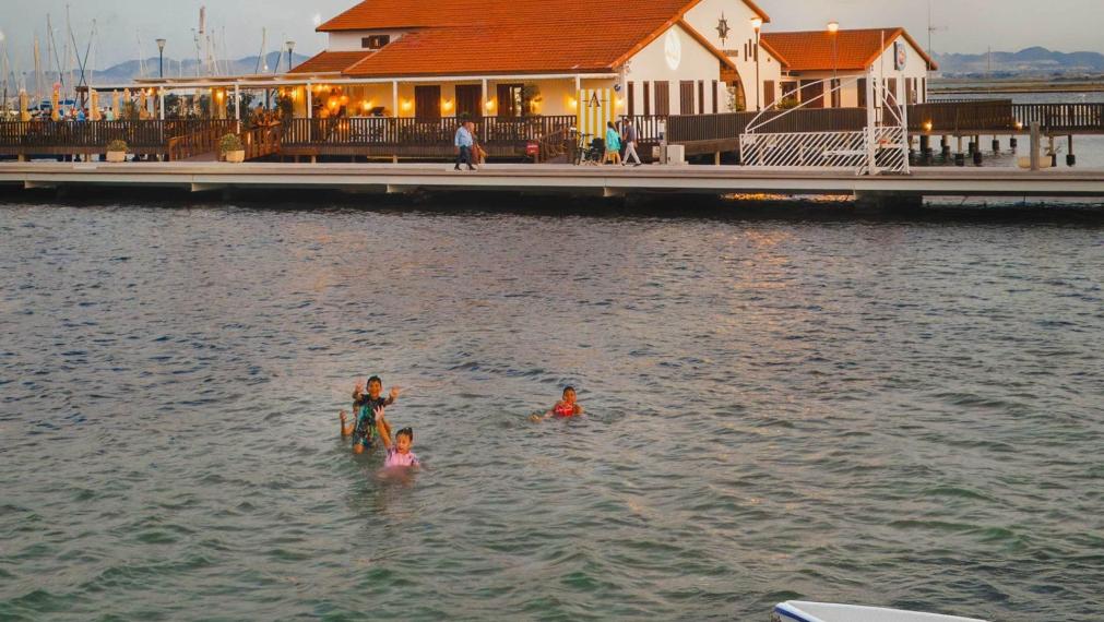 Moderní středomořské byty s bazénem a terasou – Los Alcázares