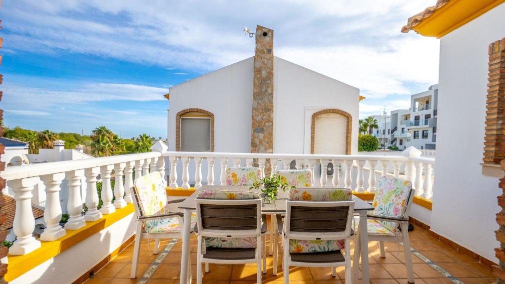 Okouzlující vila se 3 ložnicemi a bazénem ve Villamartinu