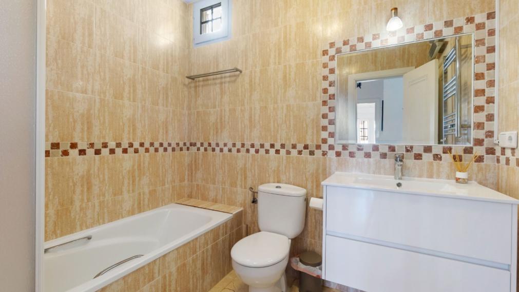 Okouzlující vila se 3 ložnicemi a bazénem ve Villamartinu