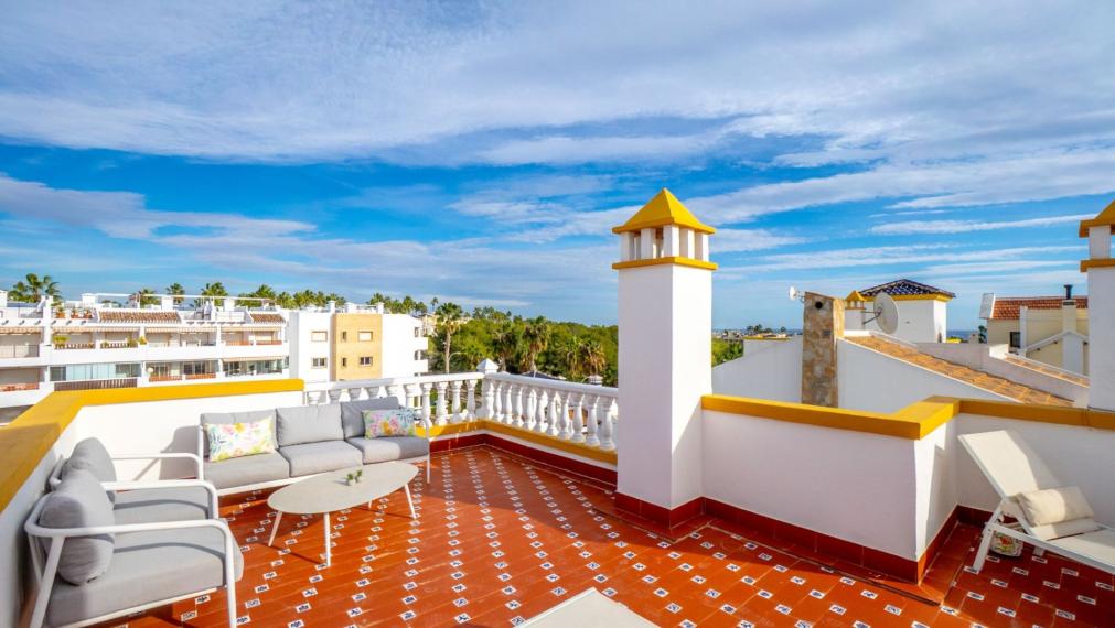 Okouzlující vila se 3 ložnicemi a bazénem ve Villamartinu