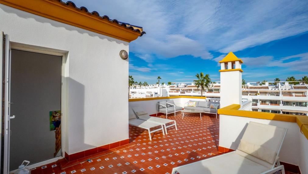 Okouzlující vila se 3 ložnicemi a bazénem ve Villamartinu