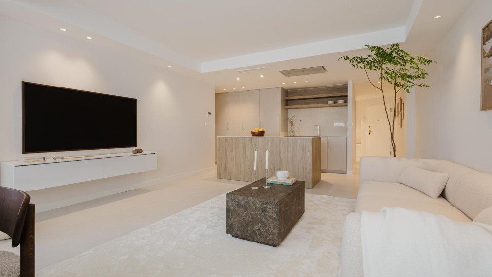 Prodej luxusního apartmánu 3+1 v první linii u moře – Torrevieja, Španělsko