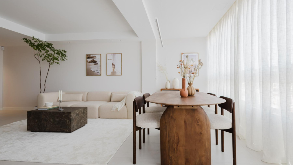 Prodej luxusního apartmánu 3+1 v první linii u moře – Torrevieja, Španělsko