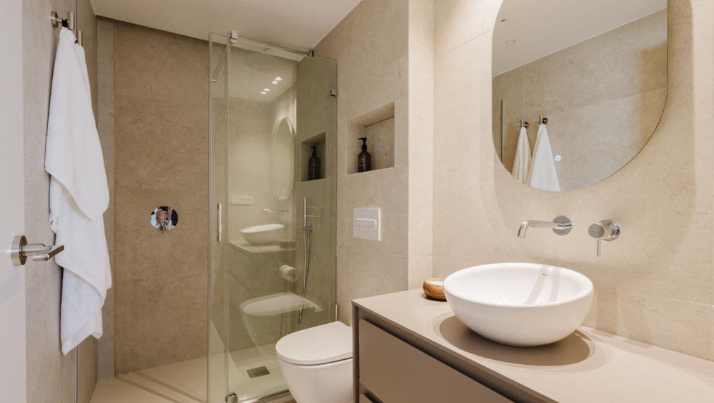 Prodej luxusního apartmánu 3+1 v první linii u moře – Torrevieja, Španělsko