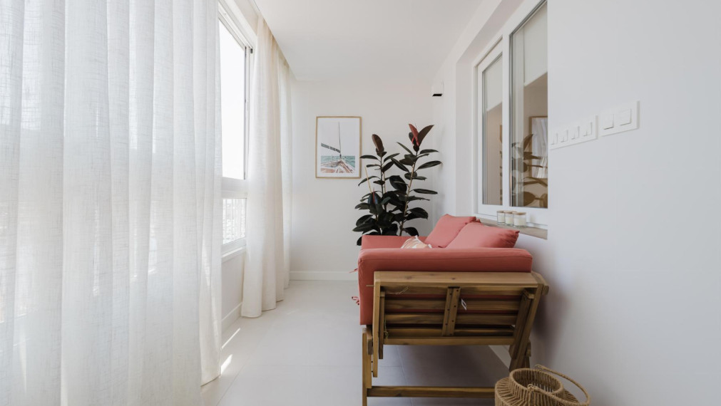 Prodej luxusního apartmánu 3+1 v první linii u moře – Torrevieja, Španělsko