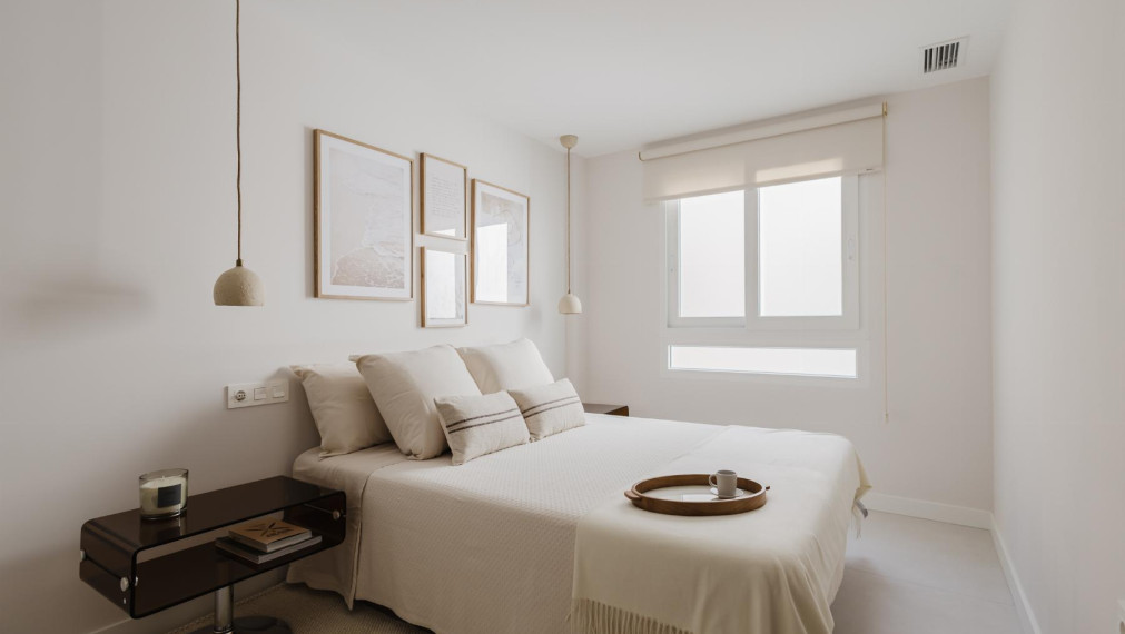 Prodej luxusního apartmánu 3+1 v první linii u moře – Torrevieja, Španělsko