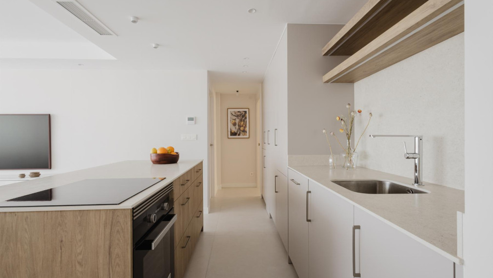 Prodej luxusního apartmánu 3+1 v první linii u moře – Torrevieja, Španělsko