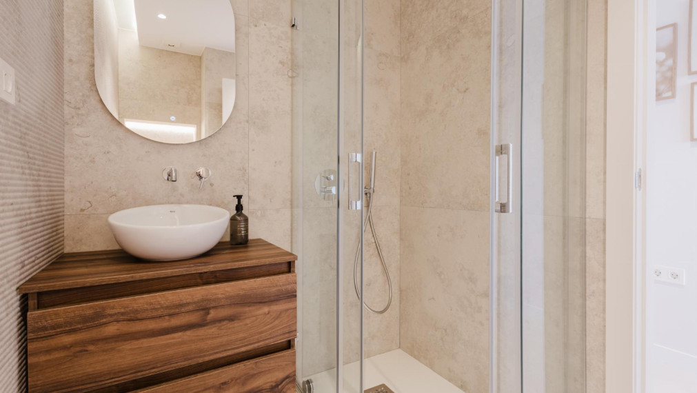 Prodej luxusního apartmánu 3+1 v první linii u moře – Torrevieja, Španělsko