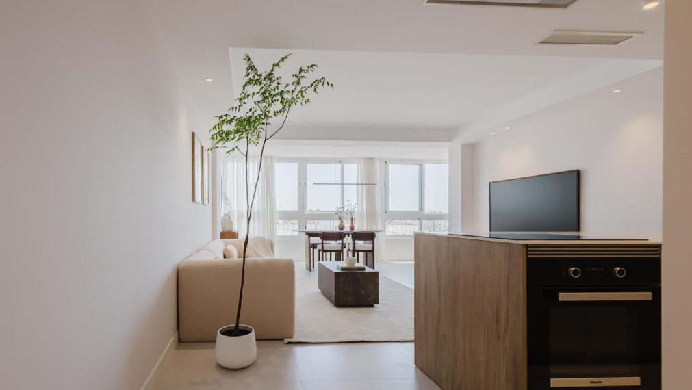 Prodej luxusního apartmánu 3+1 v první linii u moře – Torrevieja, Španělsko