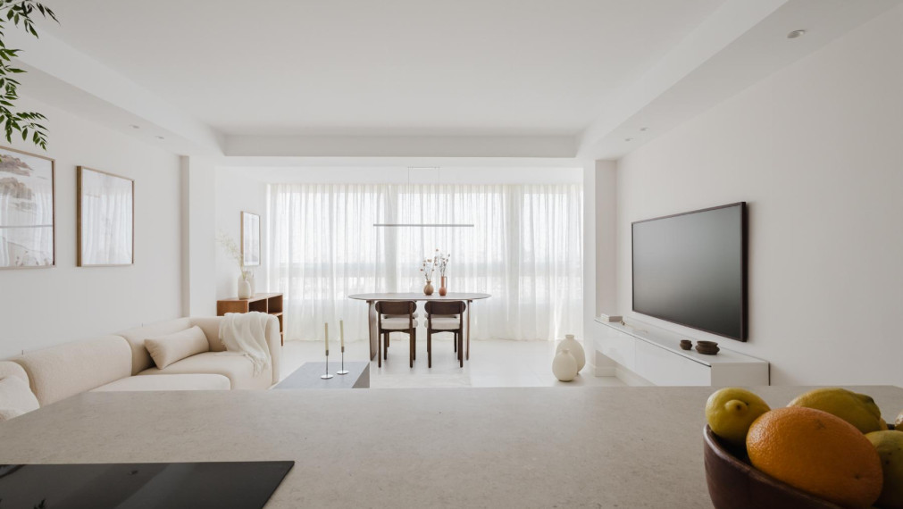 Prodej luxusního apartmánu 3+1 v první linii u moře – Torrevieja, Španělsko