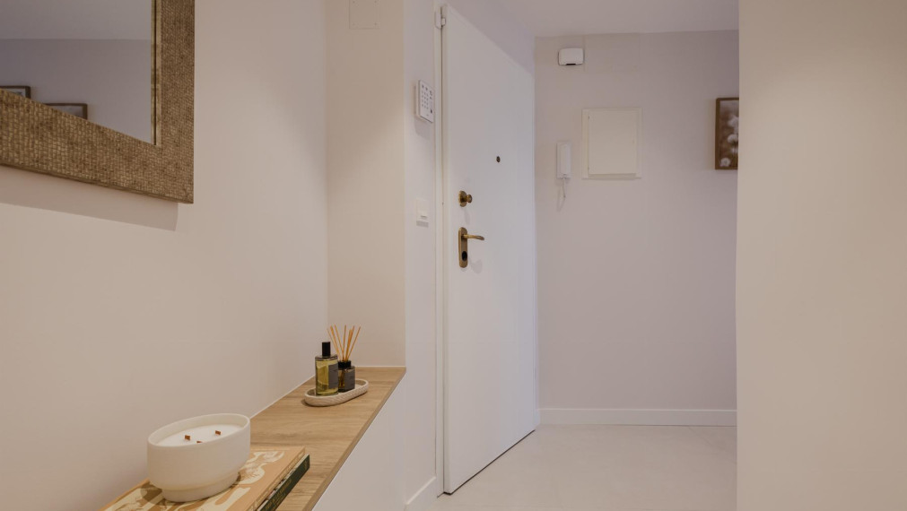 Prodej luxusního apartmánu 3+1 v první linii u moře – Torrevieja, Španělsko