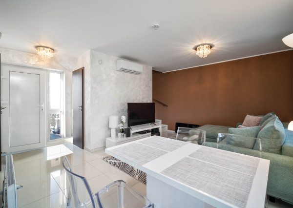 Lakefront Villa for Sale with Stunning Views