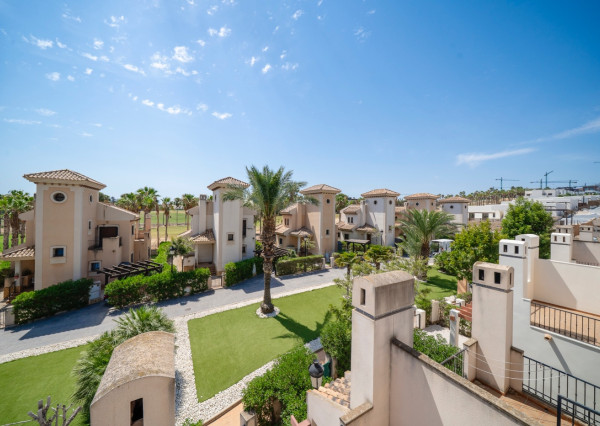 Polodvojdomek 3+kk s bazénem u golfu – Algorfa, Alicante
