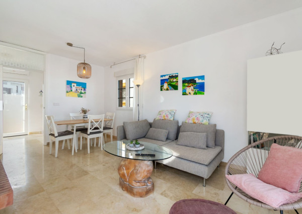 Okouzlující vila se 3 ložnicemi a bazénem ve Villamartinu