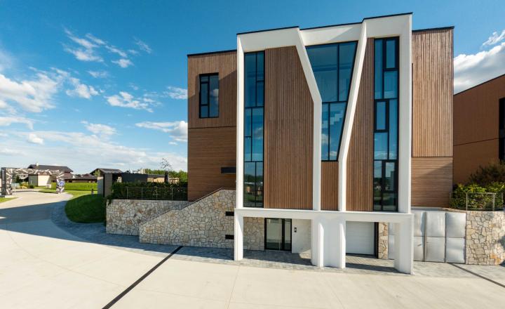 Luxusný apartmán pri jazere - fotografia 13