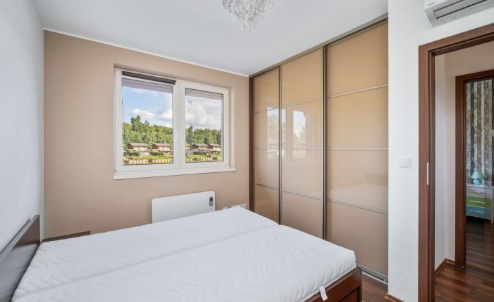 Lakefront Villa for Sale with Stunning Views - fotografia 9