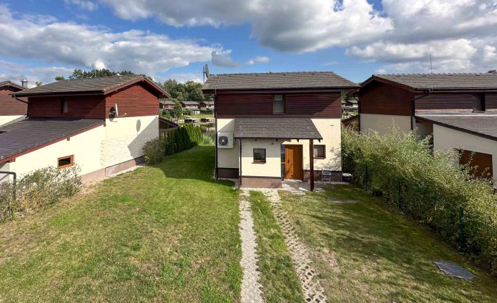 Lakefront Villa for Sale with Stunning Views - fotografia 15