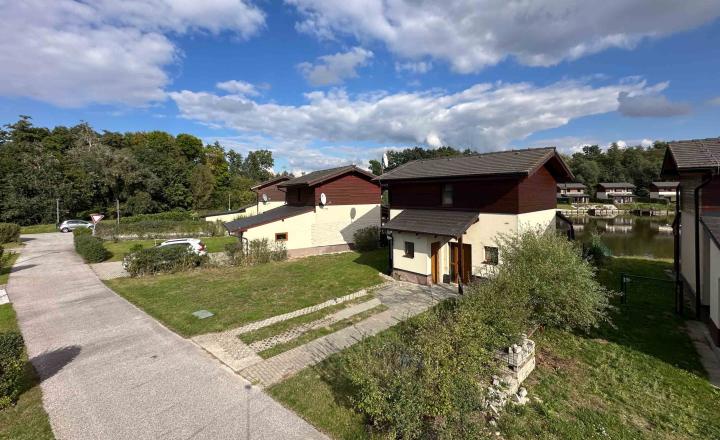 Lakefront Villa for Sale with Stunning Views - fotografia 16