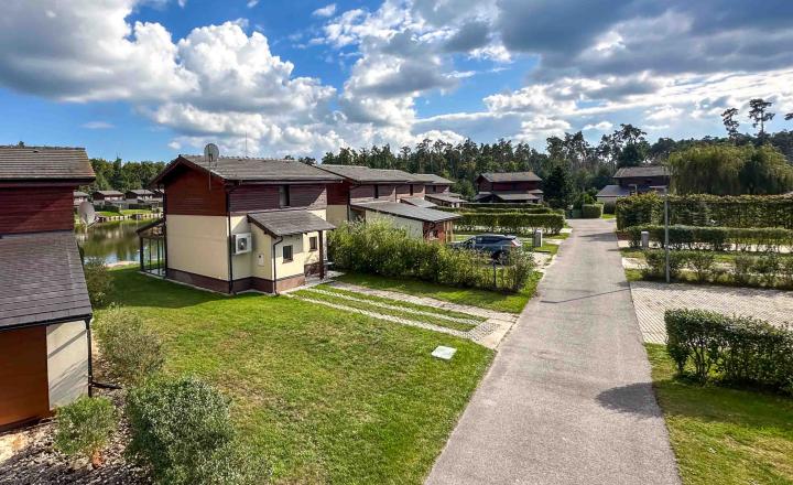 Lakefront Villa for Sale with Stunning Views - fotografia 17