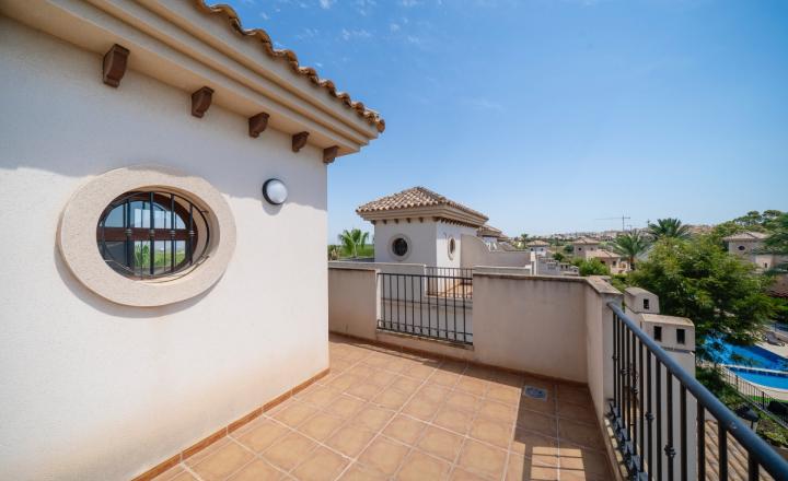 Polodvojdomek 3+kk s bazénem u golfu – Algorfa, Alicante - fotografia 1