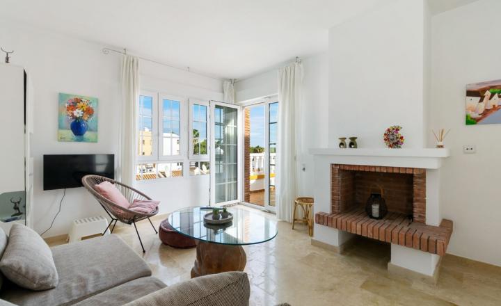 Okouzlující vila se 3 ložnicemi a bazénem ve Villamartinu - fotografia 5