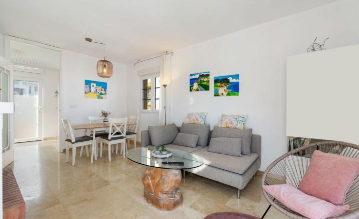 Okouzlující vila se 3 ložnicemi a bazénem ve Villamartinu - fotografia 2