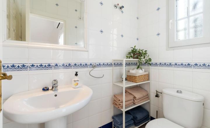 Okouzlující vila se 3 ložnicemi a bazénem ve Villamartinu - fotografia 19