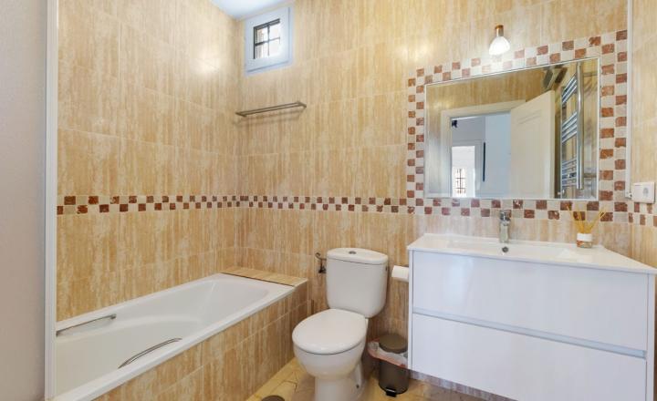 Okouzlující vila se 3 ložnicemi a bazénem ve Villamartinu - fotografia 12