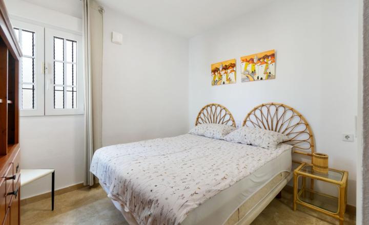 Okouzlující vila se 3 ložnicemi a bazénem ve Villamartinu - fotografia 13