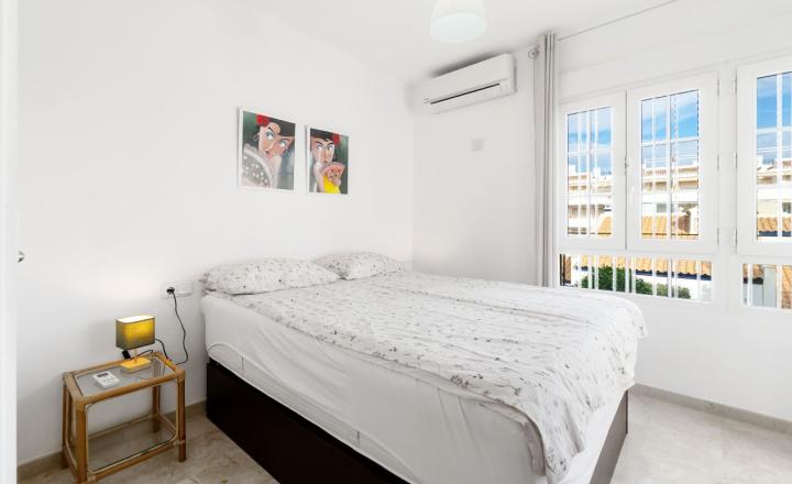 Okouzlující vila se 3 ložnicemi a bazénem ve Villamartinu - fotografia 17
