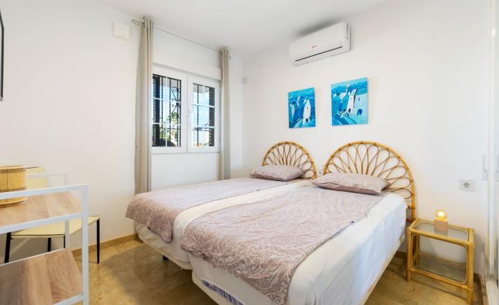 Okouzlující vila se 3 ložnicemi a bazénem ve Villamartinu - fotografia 15