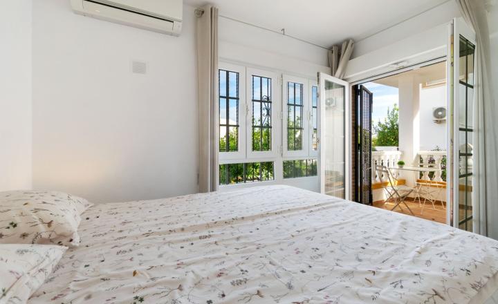 Okouzlující vila se 3 ložnicemi a bazénem ve Villamartinu - fotografia 20