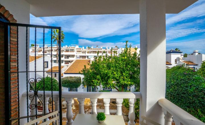 Okouzlující vila se 3 ložnicemi a bazénem ve Villamartinu - fotografia 22
