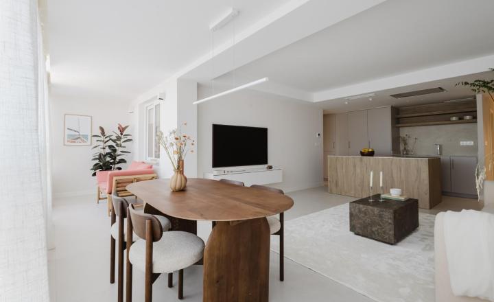 Prodej luxusního apartmánu 3+1 v první linii u moře – Torrevieja, Španělsko
